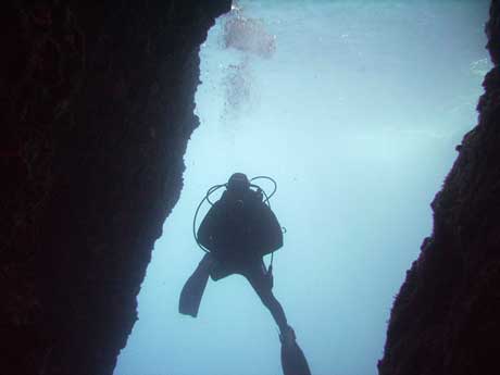 diving man in Zante